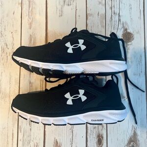 New Under Armour Black and White Athletic Shoes, Men’s size 7.5 4E (extra wide)